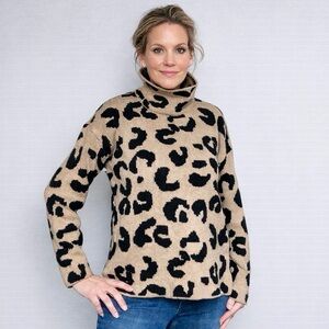 DKNY Leopard Print Turtleneck Sweater – Size Medium – Excellent Condition